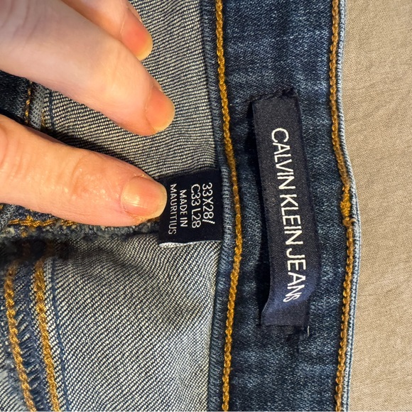 Calvin Klein Distressed Mid Rise Skinny Jeans Size 33x28 - Picture 2 of 14